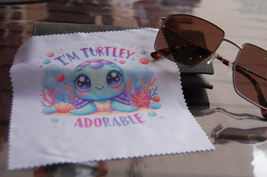 Brillenputztuch "I'm Turtley Adorable" – Niedliches Meeresschildkröten Motiv