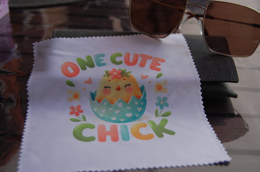 Brillenputztuch "One Cute Chick" – Entzückendes Küken im Osterei Motiv