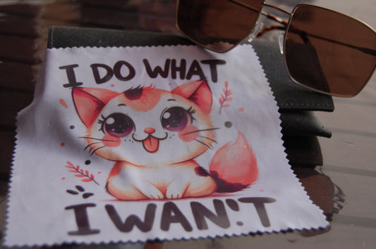 Frecher Katzencharme für den besten Durchblick: Brillenputztuch "I Do What I Want"